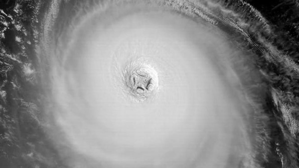 a inceput sezonul uraganelor raymond ameninta plajele din acapulco