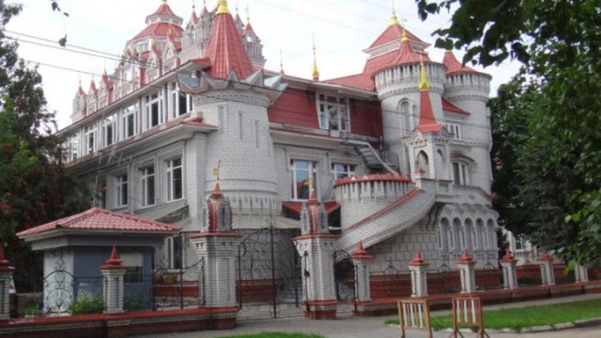 ce credeti ca reprezinta aceasta casa rusii se mandresc cu ea