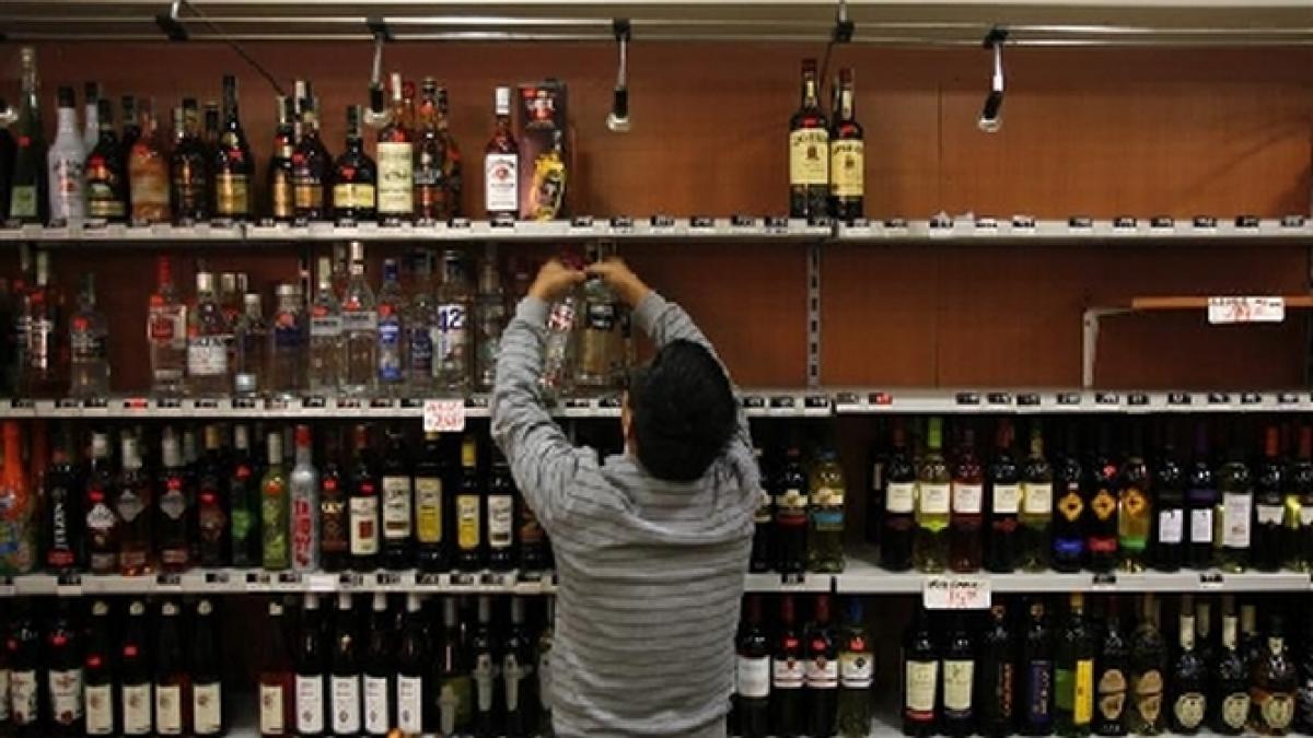 cel putin 39 de persoane au murit in india dupa ce au baut alcool contrafacut