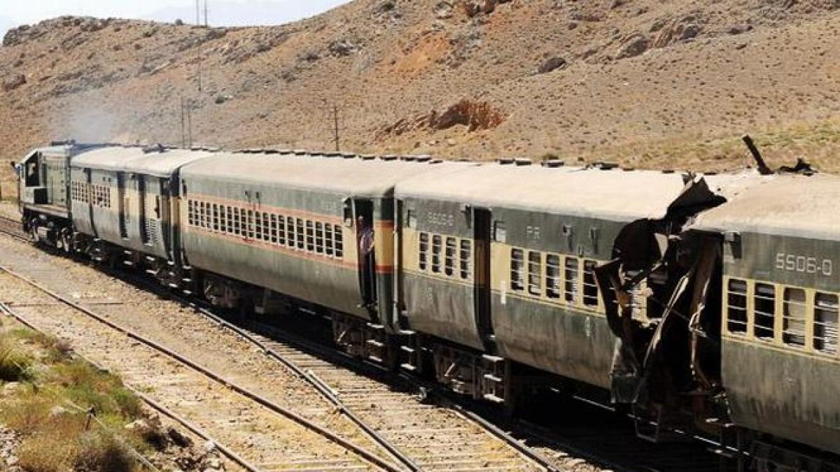 explozie intr un tren de calatori din pakistan 6 persoane si ai pierdut viata