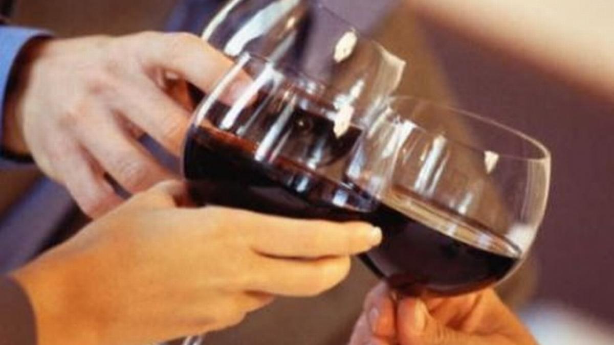 petrecere cu alcool si lautari la primarie presa a incurcat planurile edilului