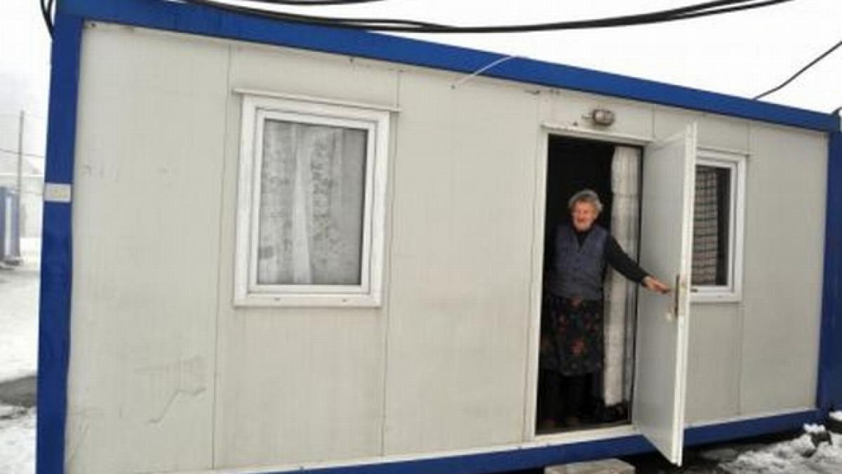 sinistratii nu vor sa locuiasca in casele construite de guvern oamenii s au mutat in vechile
