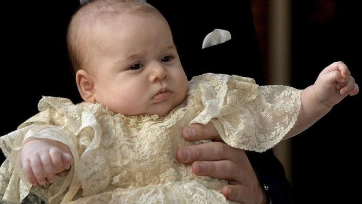 imagini de la botezul printului george al marii britanii regina elisabeta a ii a a participat la