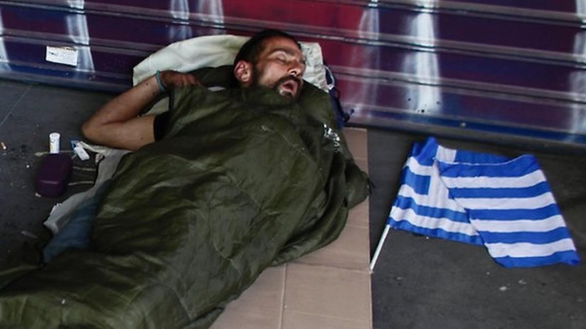 impactul recesiunii si masurilor de austeritate grecii sunt cu 40 mai saraci