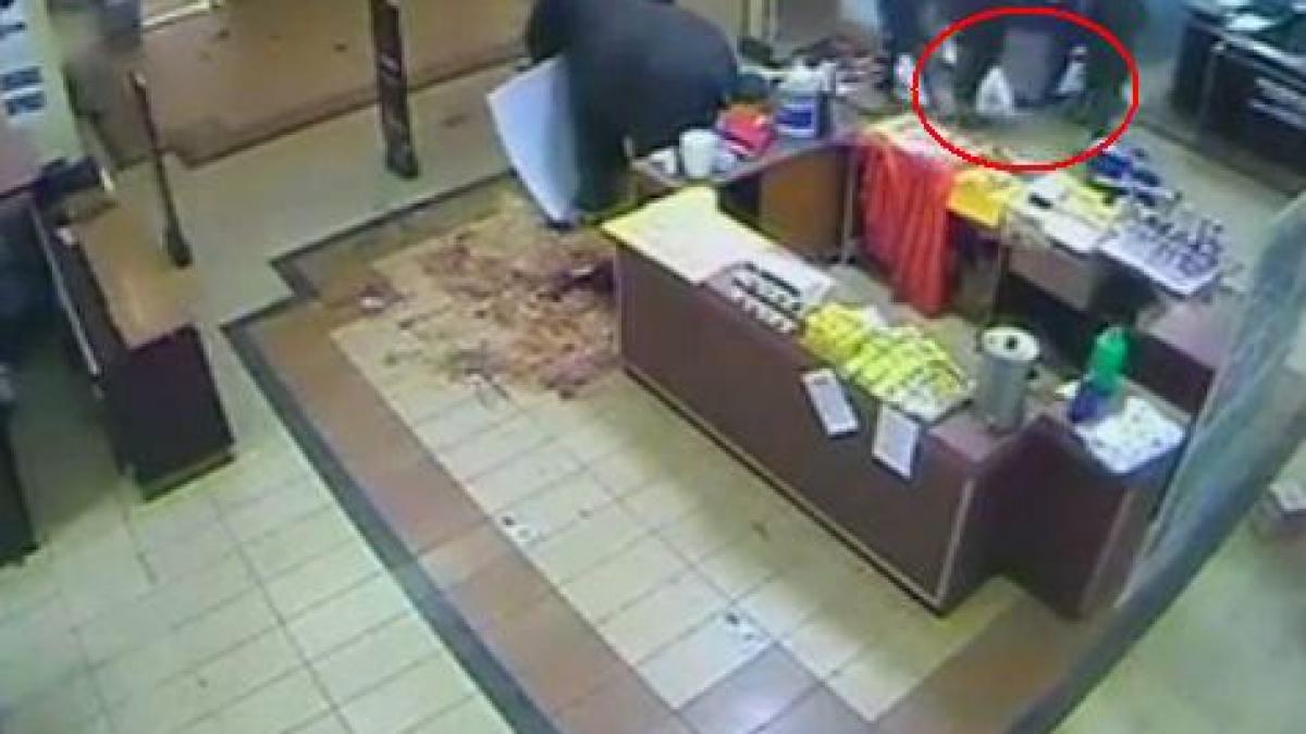 masacrul de la mall militari kenyeni filmati in timp ce furau bunuri din centrul comercial