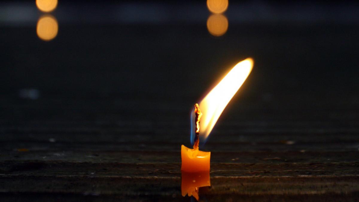 un tanar fotbalist care a jucat la dinamo a murit aseara pe terenul de fotbal sub ochii prietenilor