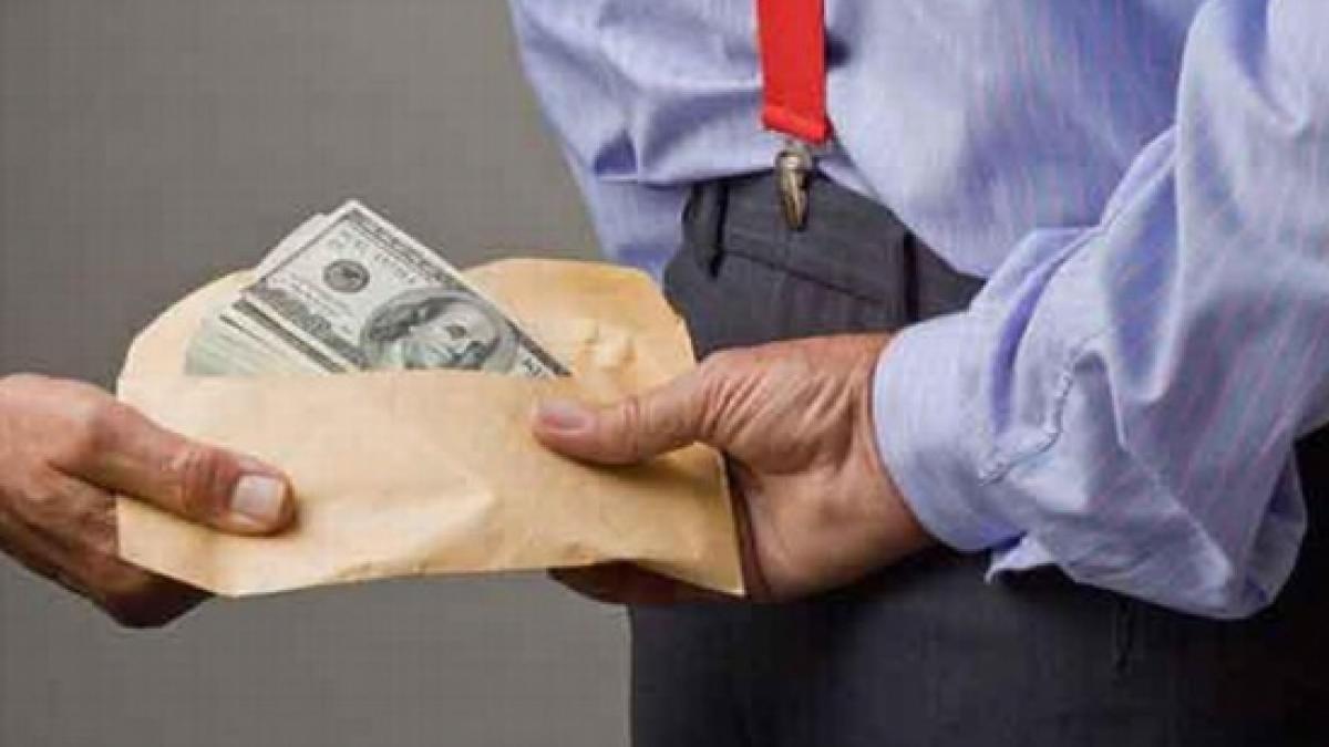 vaslui mandate de arestare pentru 17 vamesi acuzati de luare de mita si trafic de influenta