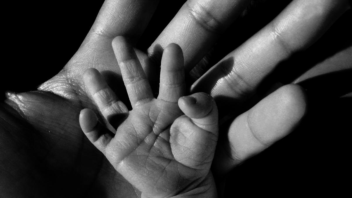 trei romi suspectati de rapirea unui bebelus au fost arestati in grecia