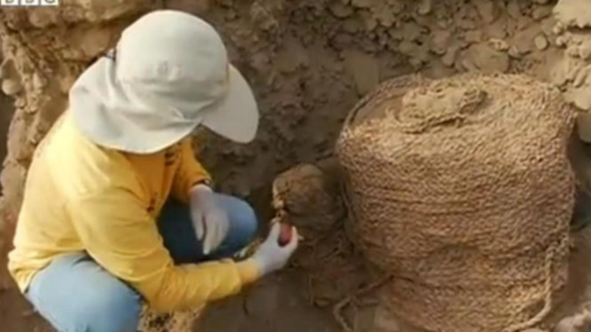 arheologii din peru au descoperit doua mumii de acum 1 000 de ani