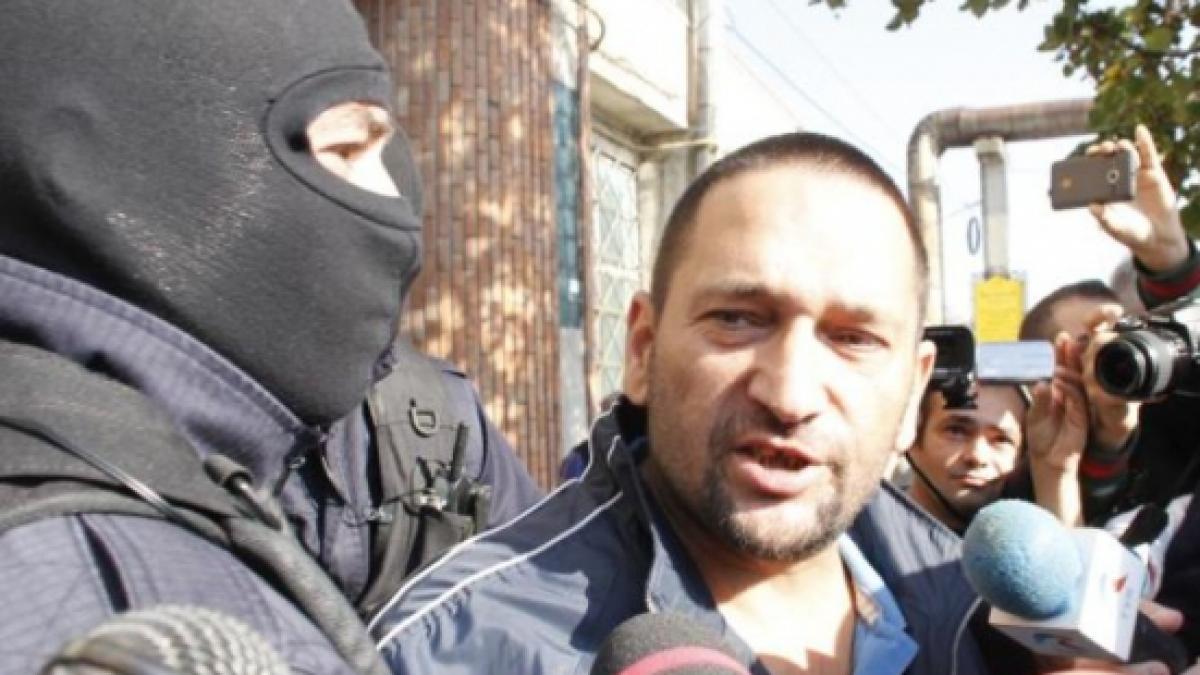 exclusiv imagini de la perchezitia care il incrimineaza pe seful de la crima organizata alba traian