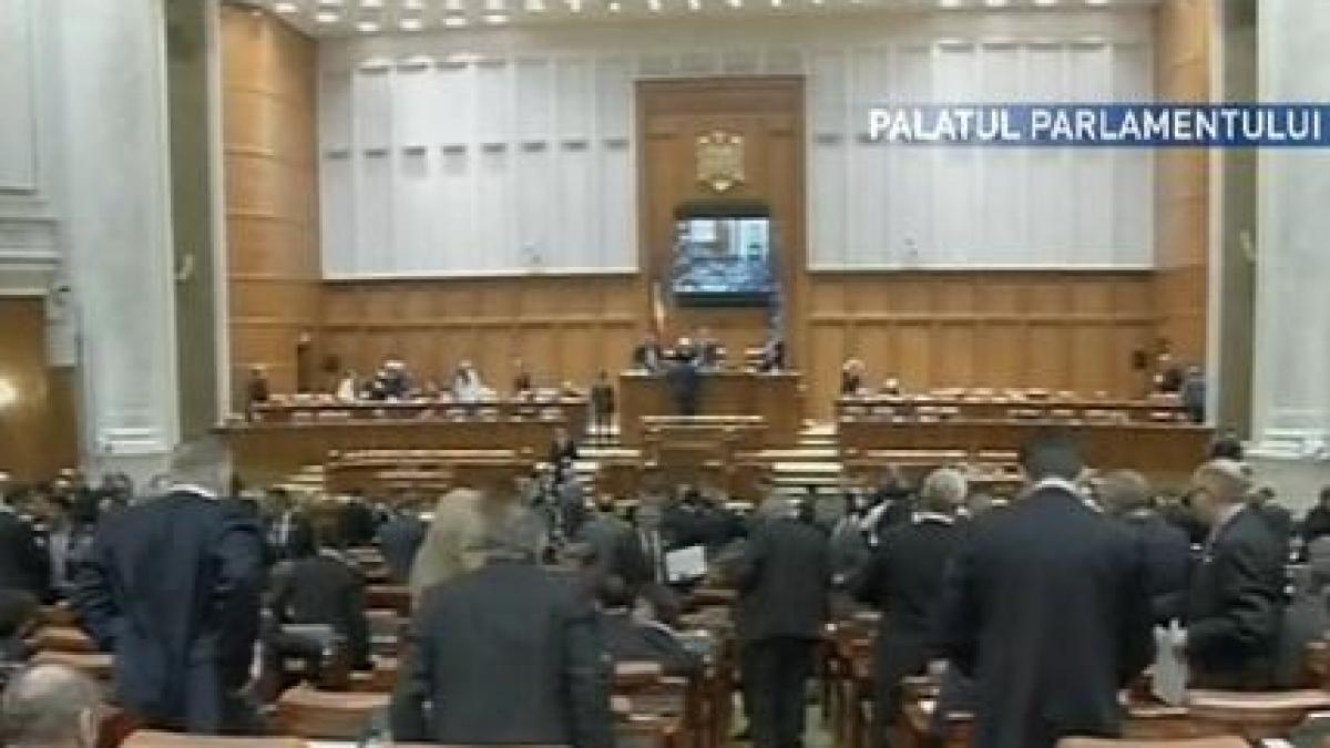 parlamentarii muncesc putin dar vor sa se relaxeze amenajarea esplanadei sau deschiderea unui