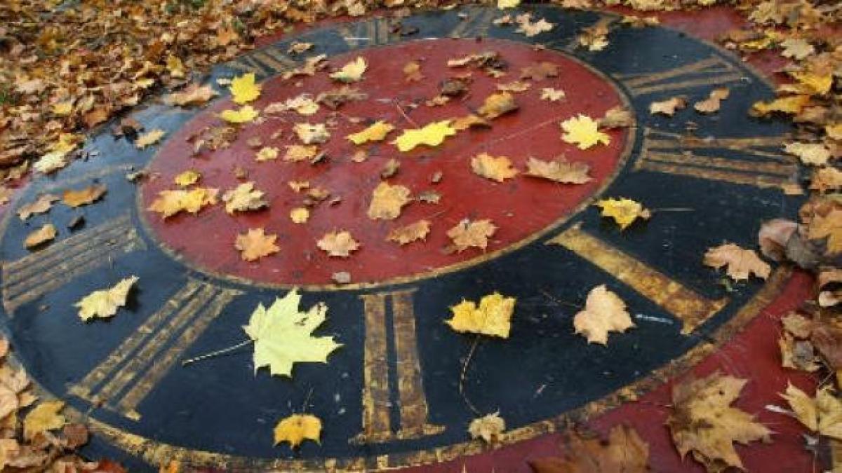 romania trece la ora de iarna cum va trebui sa potrivim ceasurile in noaptea de sambata spre