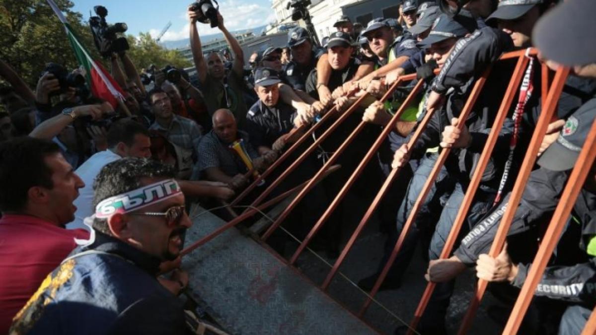 studentii din sofia au ocupat principala cladire a universitatii tinerii cer demisia guvernului