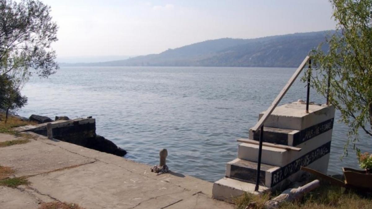 dunarea poluata cu produse petroliere