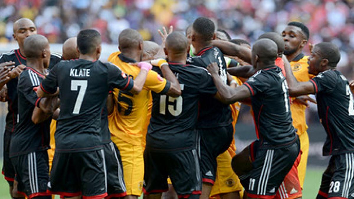 video bataie generala in timpul unui meci de fotbal din africa de sud