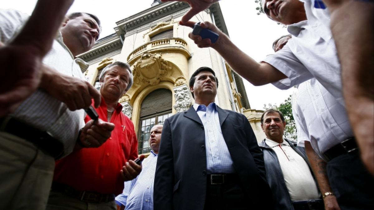 audieri maraton la dna in aceasta noapte dupa desciderile de ieri vedeta a fost senatorul nicolae