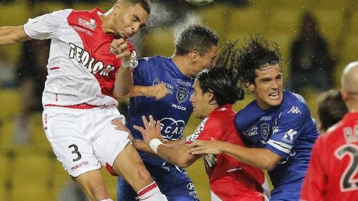 fotbalist roman internat de urgenta la spital s a lovit la cap si la pauza si a pierdut cunostinta