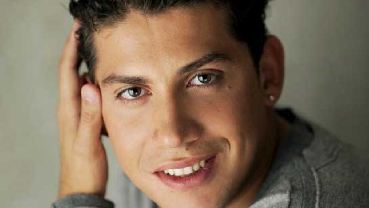 orfanul roman care a cucerit inimile spaniolilor muzica lui este ascultata de milioane de iberici