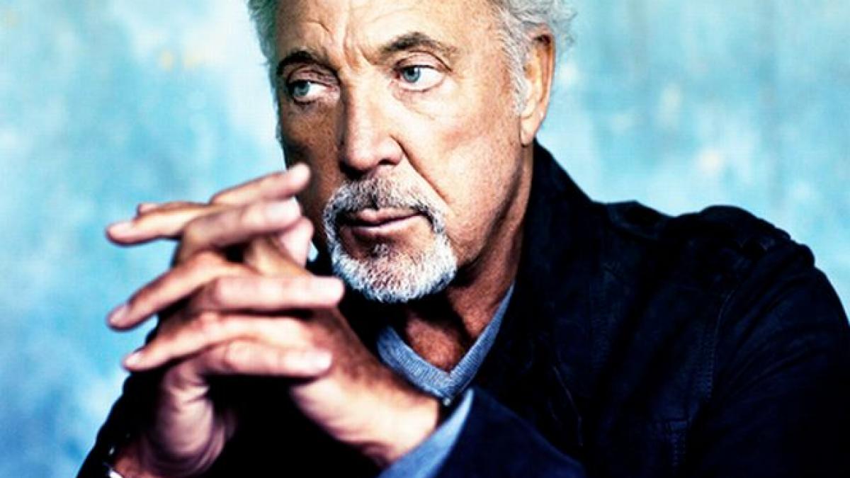 tom jones in romania legendarul muzician va concerta la sala palatului din bucuresti