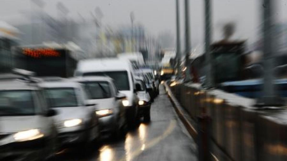 paruiala in toata regula in mijlocul strazii intre trei domnite si un domn totul a inceput dupa ce