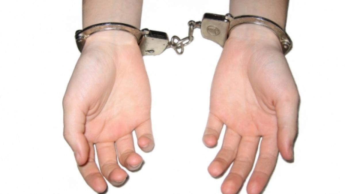 un primar a fost arestat preventiv este suspectat de sprijinirea unei grupari infractionale