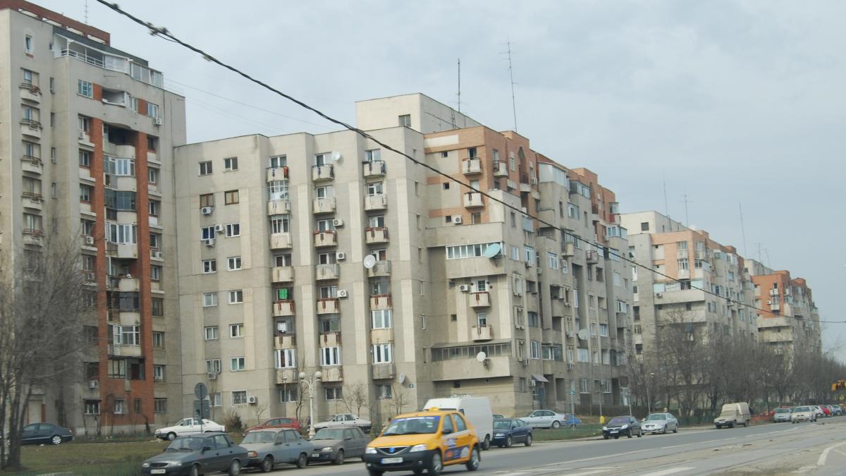 locuintele vechi se ieftinesc proprietarii sunt presati de marii dezvoltatori imobiliari