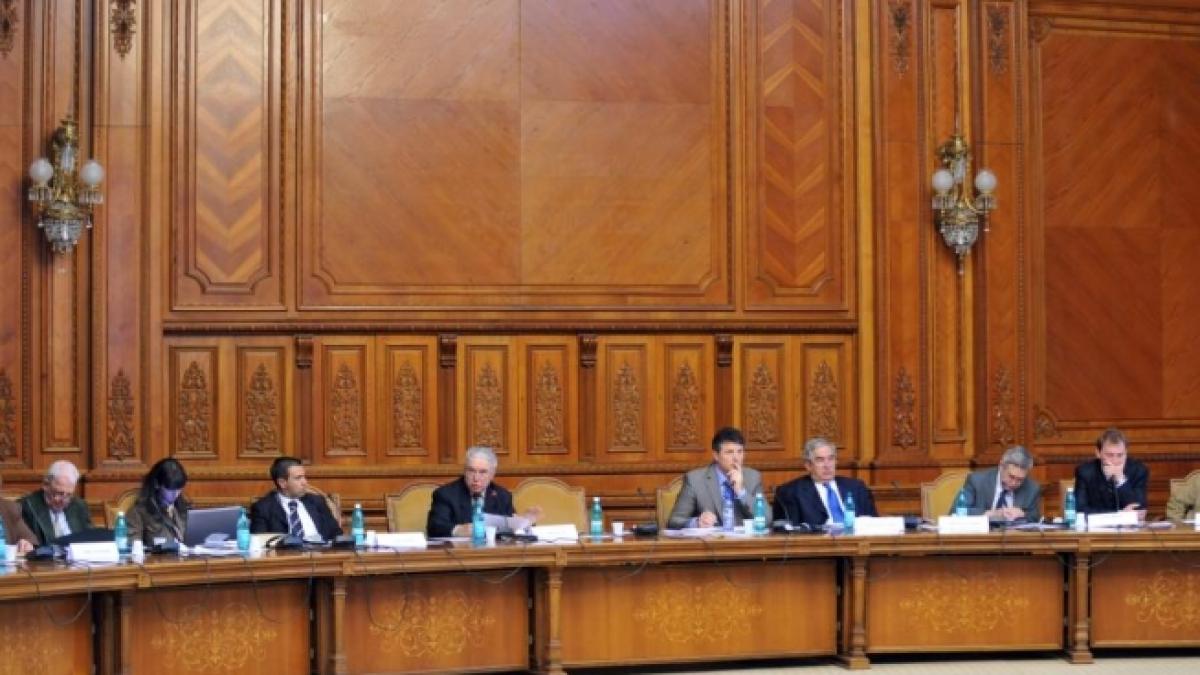 sindicalistii din educatie ies in strada pentru a cere mai multi bani