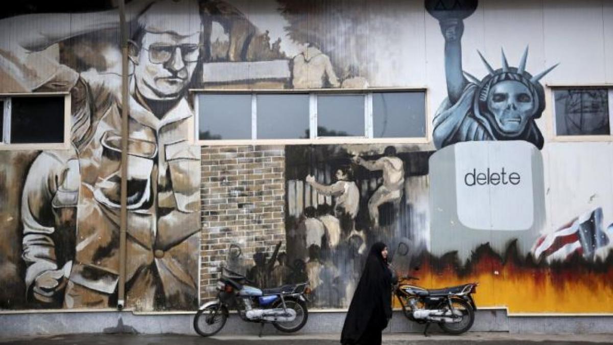 iranul marcheaza 34 de ani de la criza ostaticilor zeci de mii de persoane scandeaza moarte americii