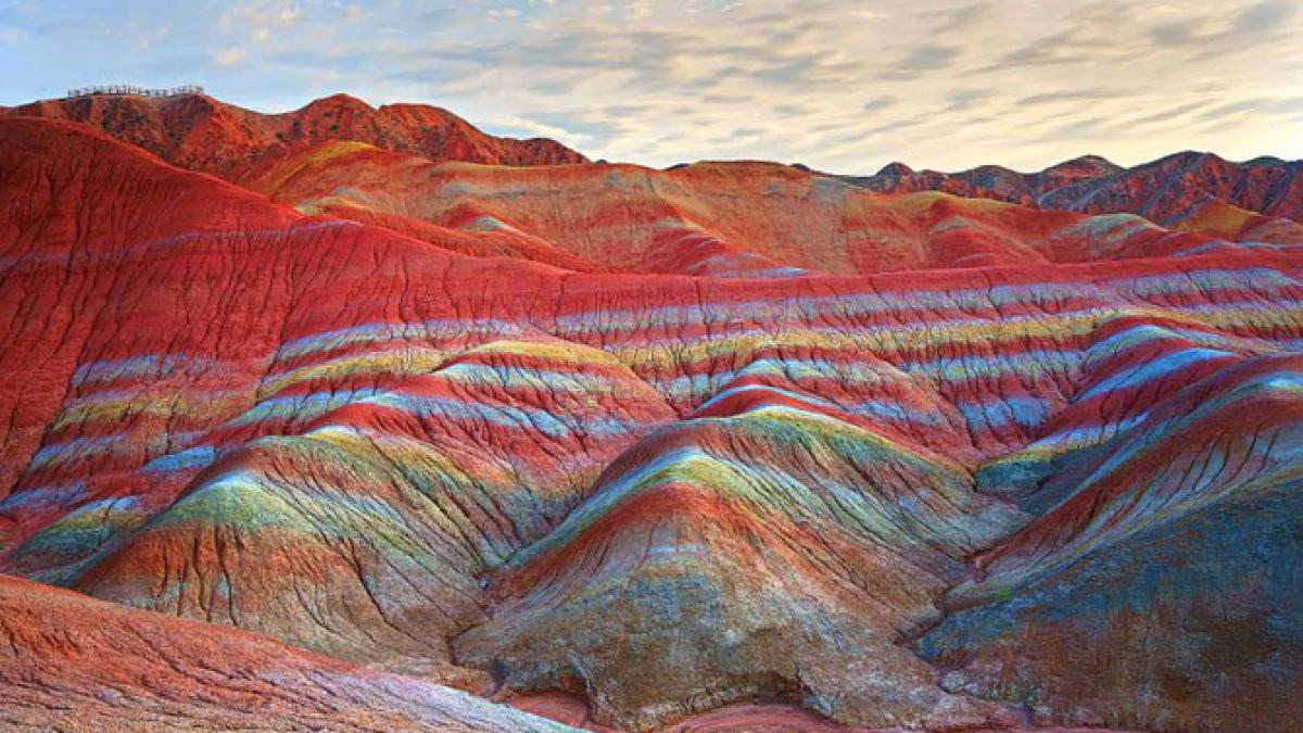 dovada ca natura e cel mai bun pictor muntii curcubeu din china o splendoare