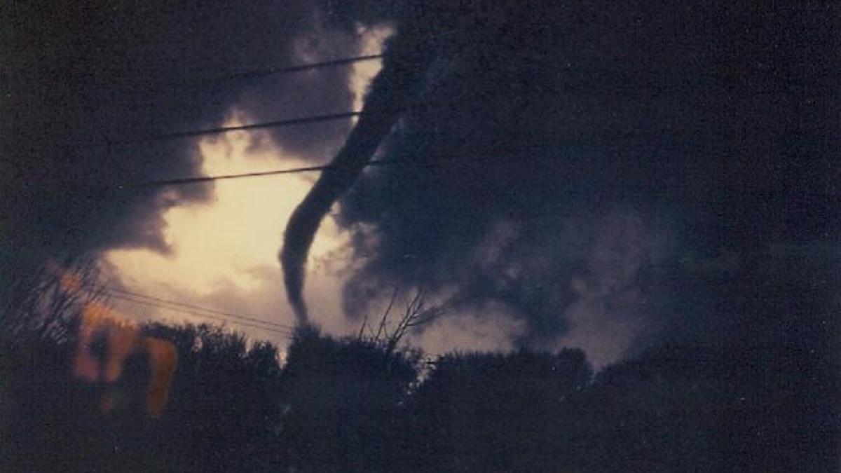 o tornada a facut ravagii intr un oras din olanda oamenii au fost ingroziti