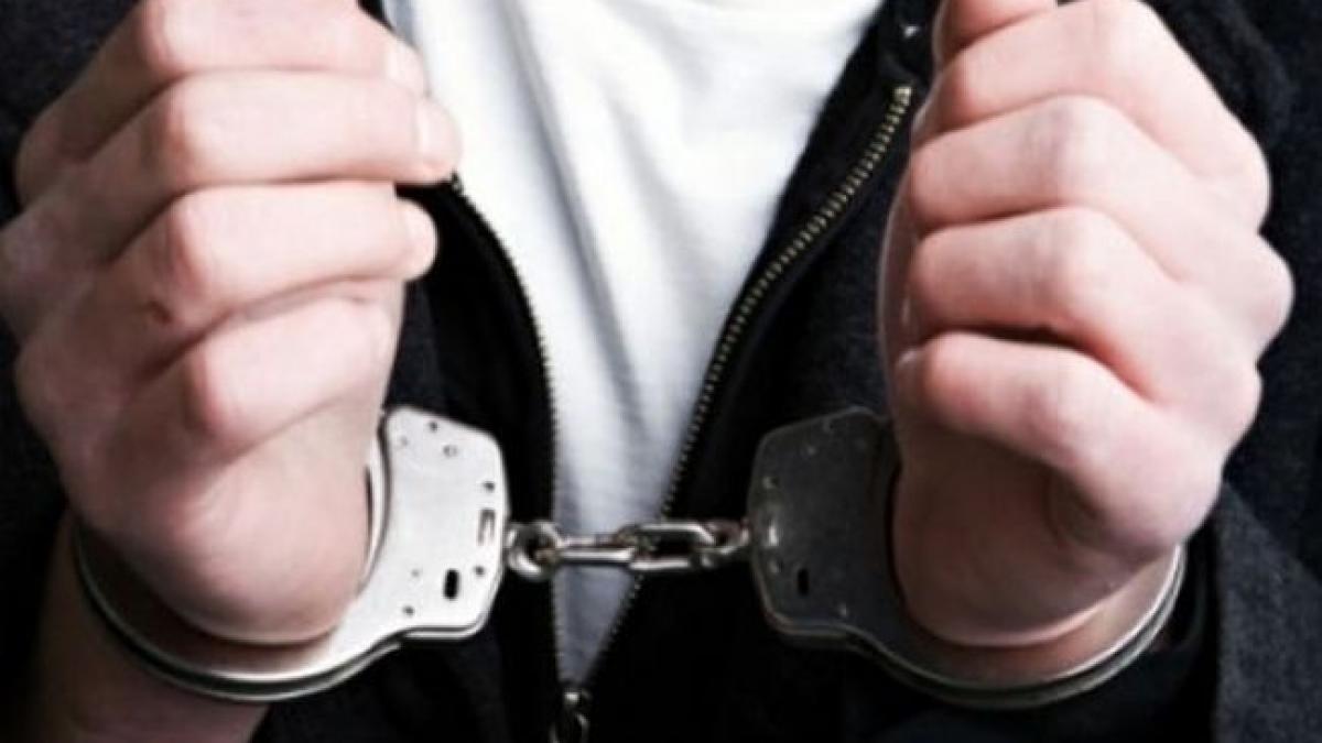 fost ofiter sri acuzat de proxenetism