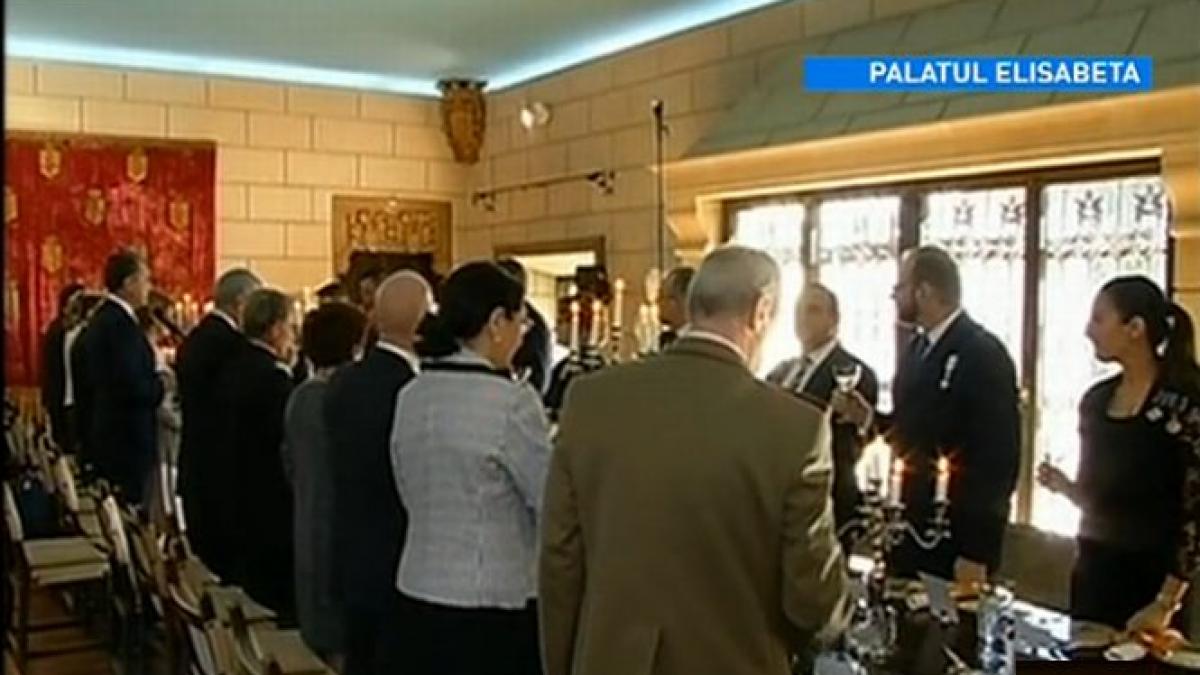 ponta la masa regelui imagini de la aniversarea regelui mihai i la palatul elisabeta