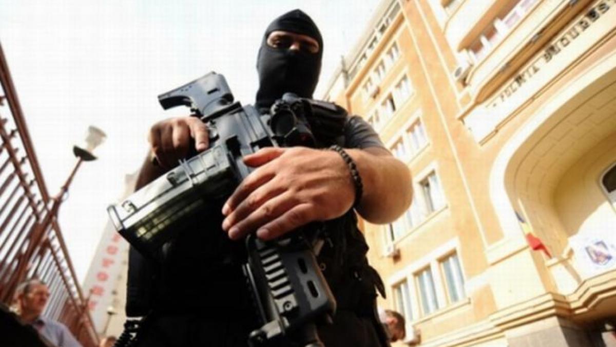 un suspect de furt impuscat mortal de politisti alti doi suspecti au scapat fungind cu o caruta