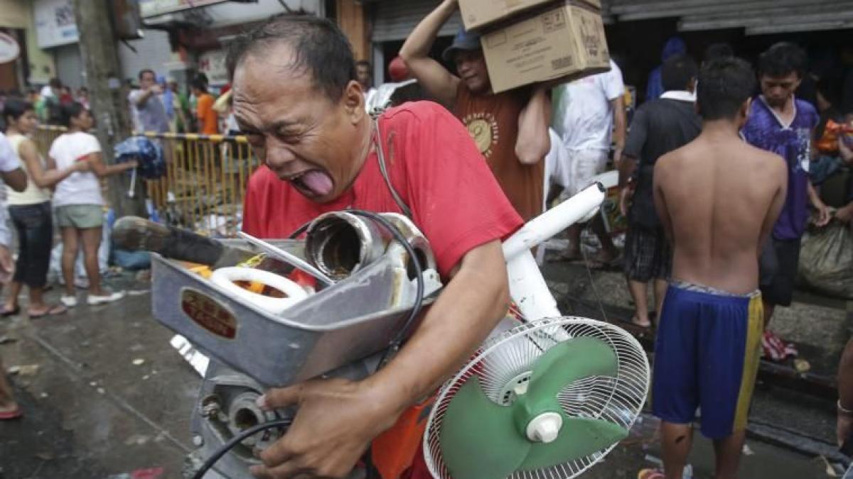 supravietuitorii taifunului din filipine jefuiesc mortii pentru hrana ne a luat orice demnitate