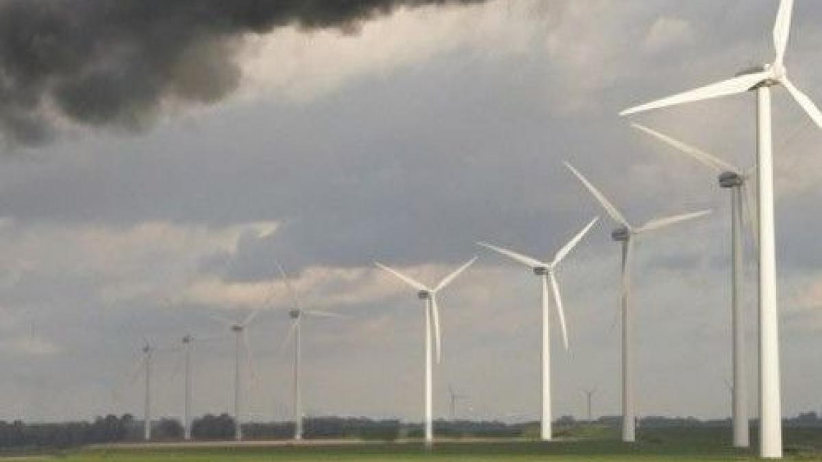 Doi muncitori au avut parte de un sfârşit îngrozitor, după ce turbina unei mori de vânt a luat foc. "Erau într-o capcană a morţii"