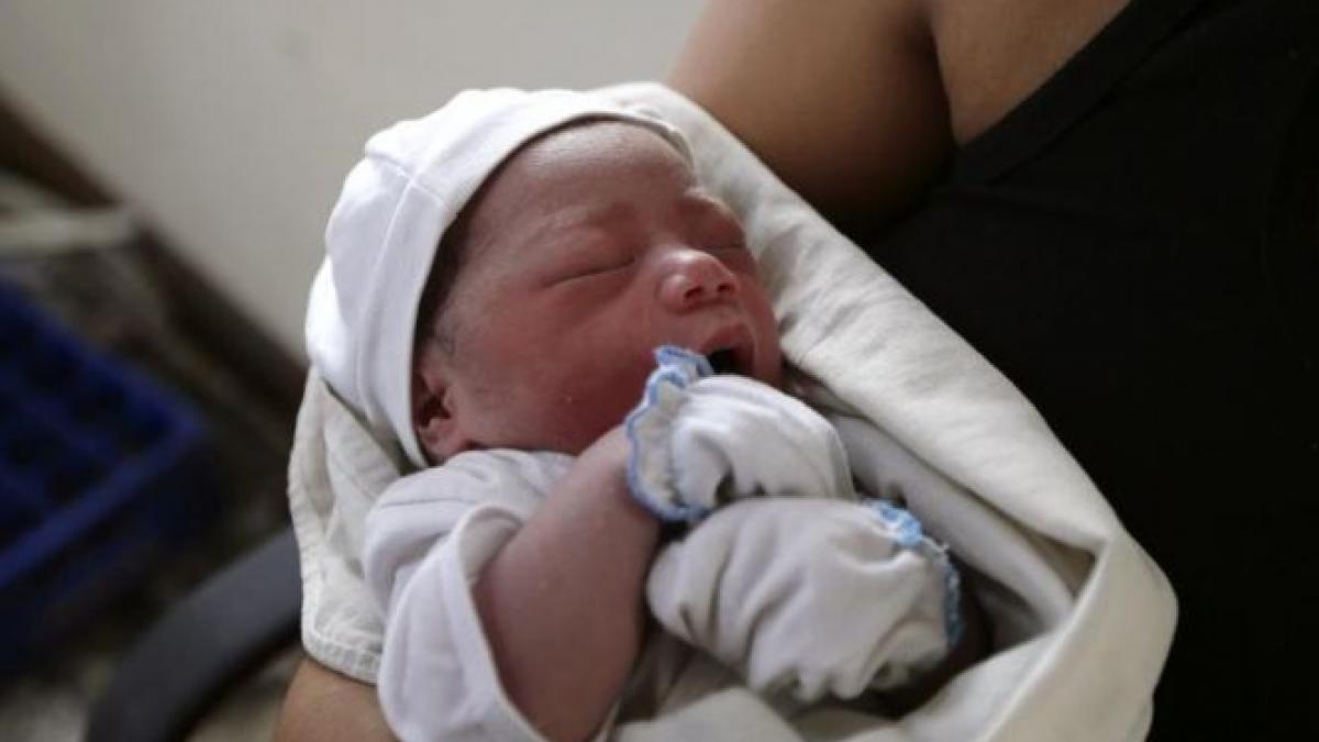 &quot;Ea este miracolul meu!&quot; Povestea impresionantă a bebeluşului care a &quot;sfidat&quot; cea mai mare catastrofă naturală din Filipine