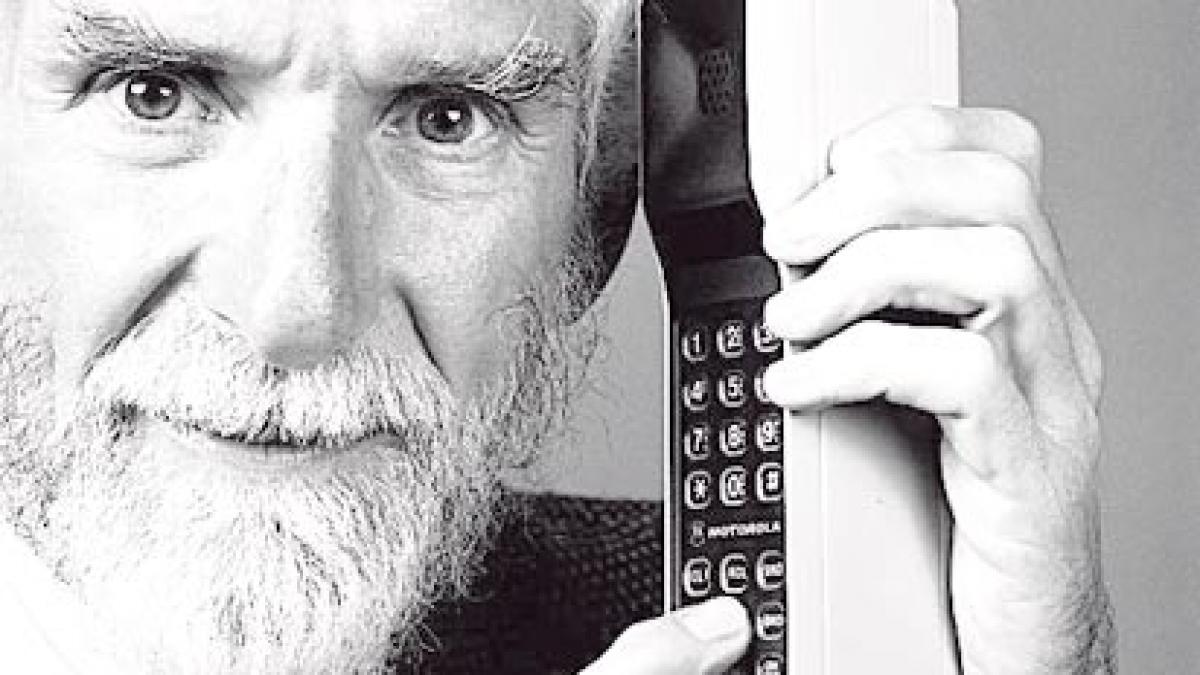 infografic cum au evoluat telefoanele mobile cat a costat prima caramida