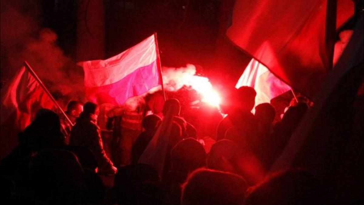 kremlinul cere poloniei sa si prezinte scuze dupa atacarea ambasadei ruse din varsovia