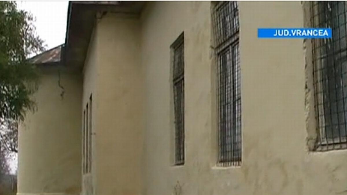o scoala din vrancea sta sa cada peste elevi imobilul a trecut prin cele doua razboaie mondiale si