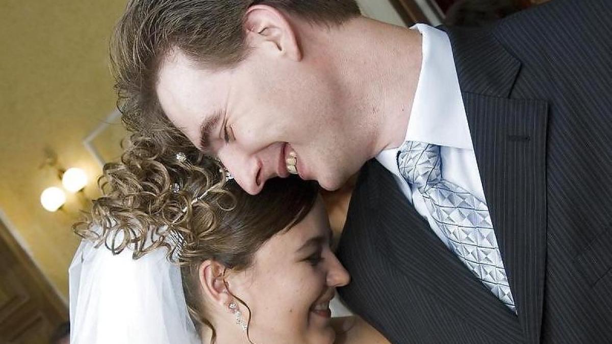 rochia miresei a atras toate privirile decolteul nu a fost pe placul soacrelor