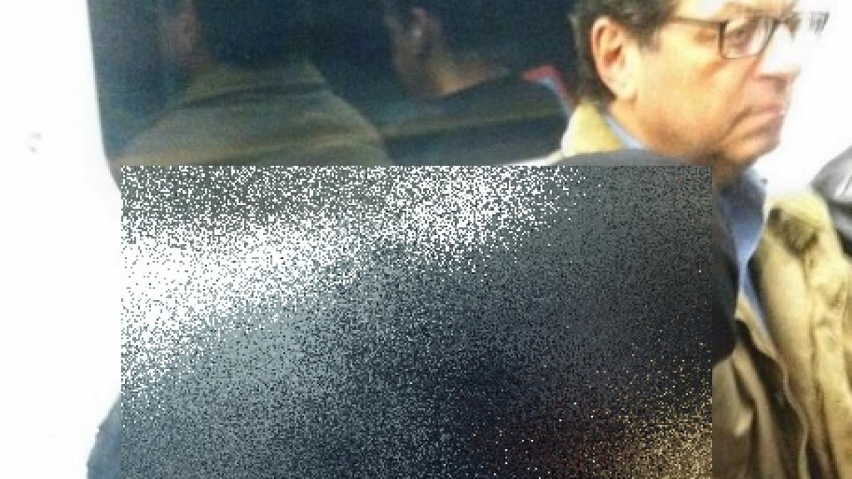 fotografia asta a socat milioane de oameni ce face un tanar de culoare langa un barbat evreu in