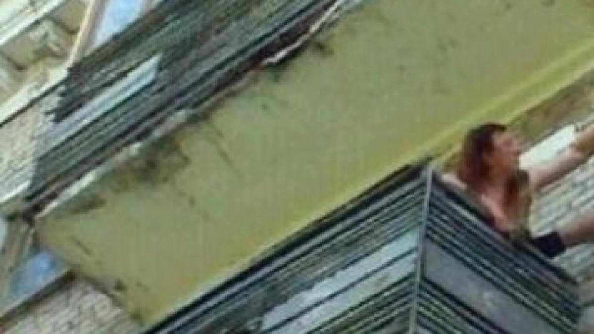 cum a prins o sotul pe nevasta lui acum am inteles de ce era pe balcon de fiecare data cand veneam