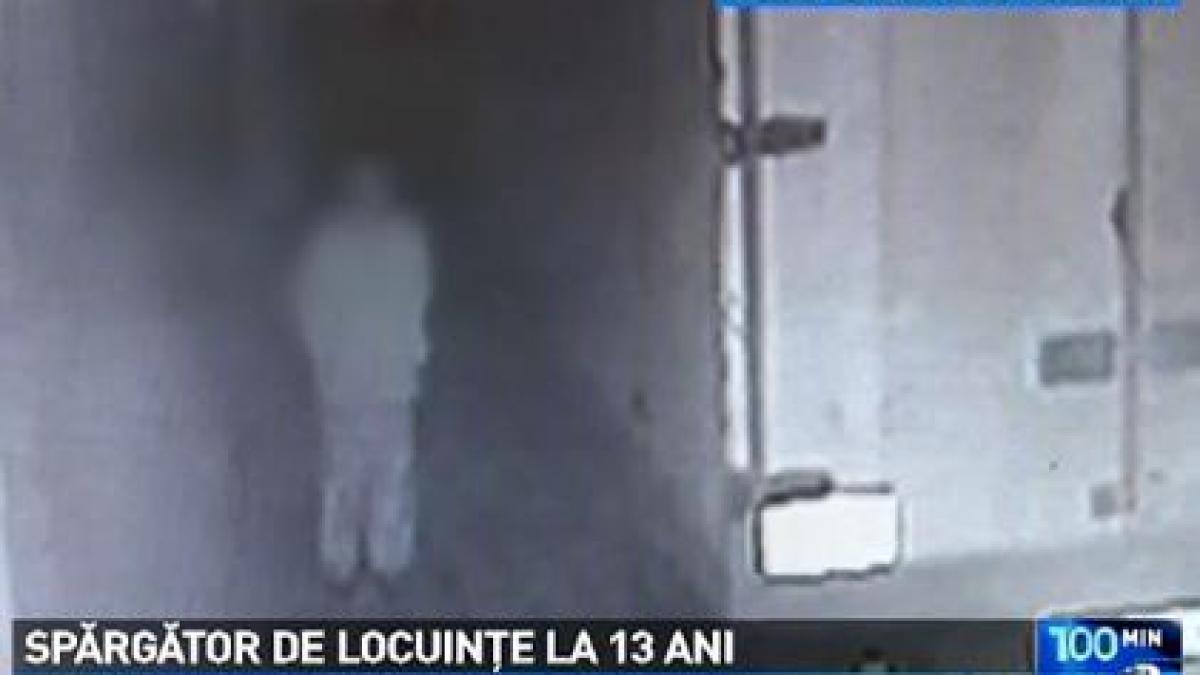 un copil de 13 ani a fost filmat in timp ce spargea o casa din judetul hunedoara