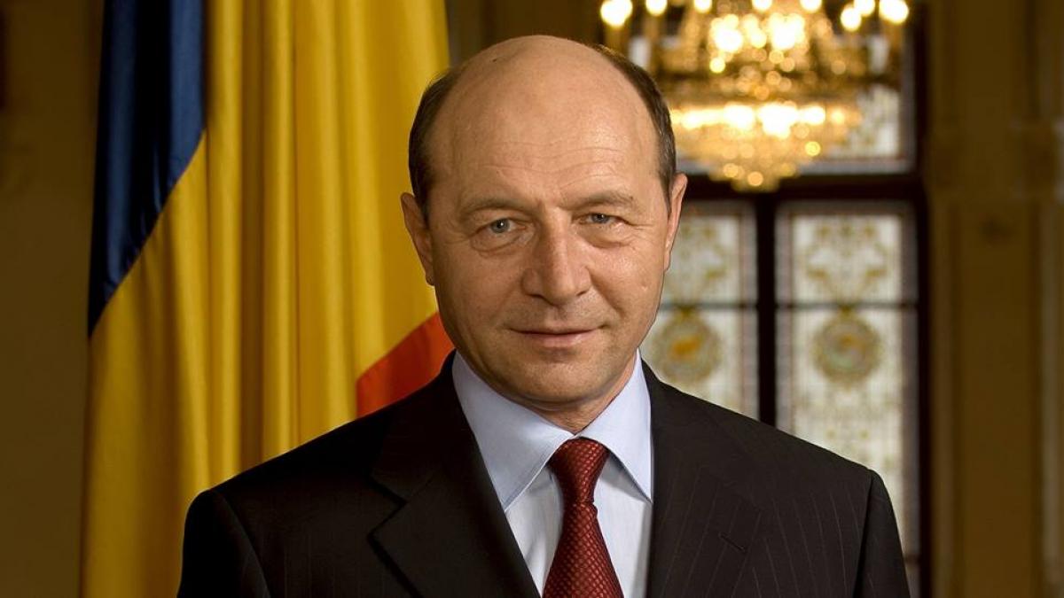 Băsescu se apără pe Facebook. Iată cum justifică telefonul dat lui Chiţoiu ca să nu-l schimbe pe şeful de la C.E.C.