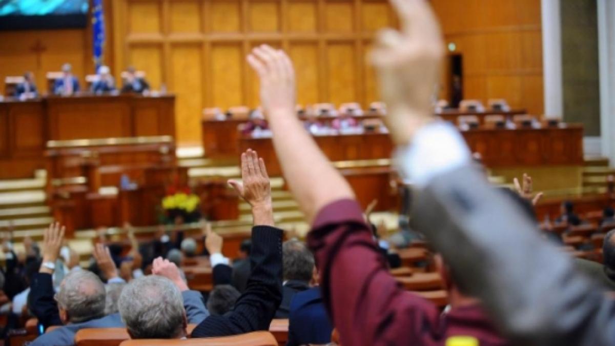 parlamentul romaniei pare sa fie un fel de furnicar parlamentarii au 2 265 de angajati pentru care