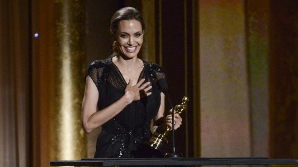 angelina jolie a fost recompensata cu un oscar