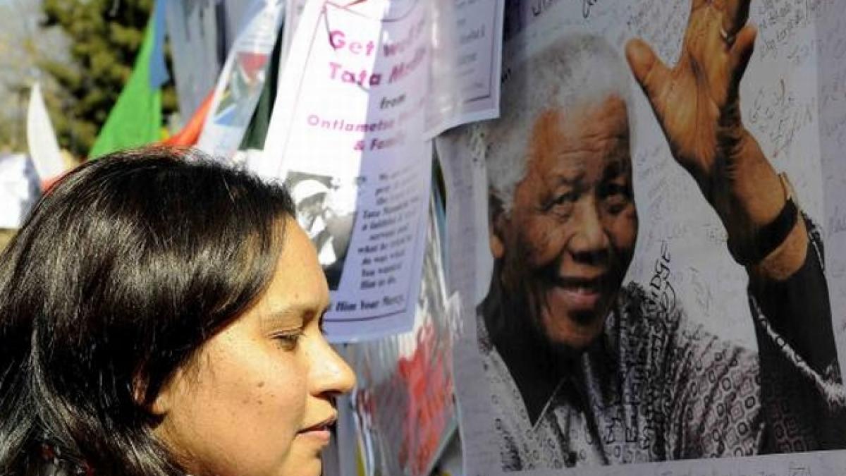 Starea de sănătate a lui Nelson Mandela s-a ÎNRĂUTĂŢIT. Fostul şef de stat comunică prin SEMNE