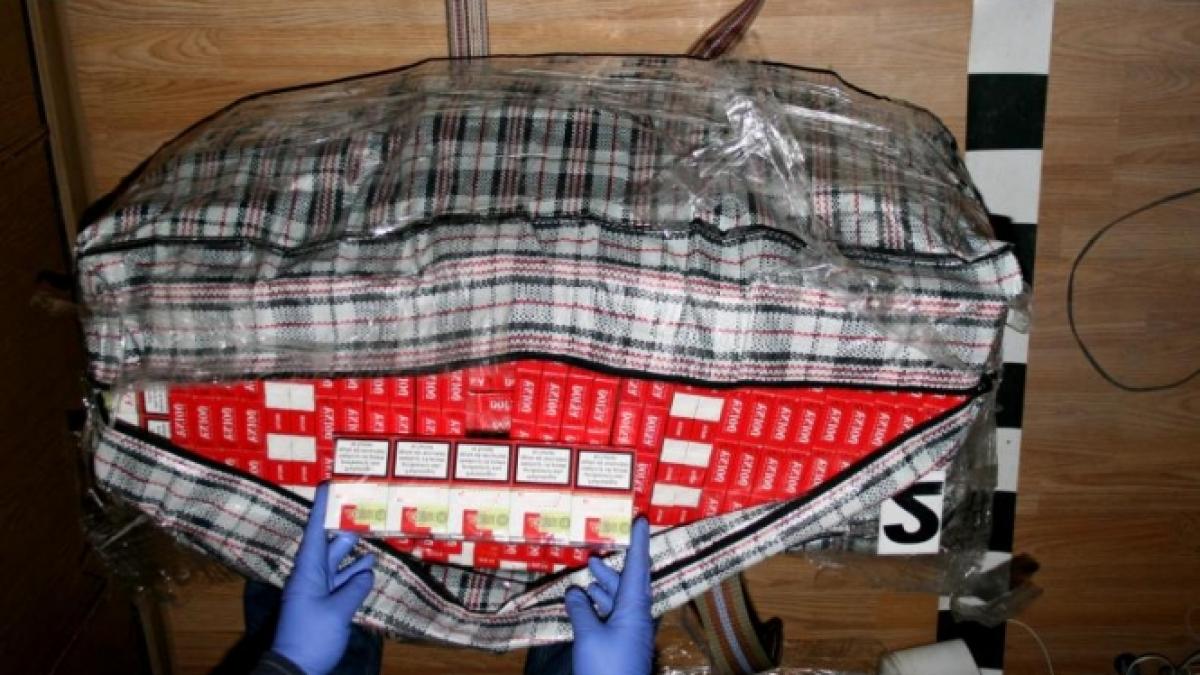 un sef de post de la politia de frontiera radauti implicat in contrabanda cu tigari prejudiciul 1