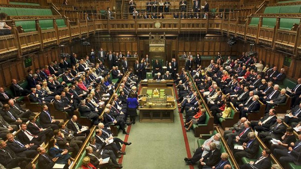 zeci de parlamentari britanici vor sa mentina restrictiile de pe piata muncii doar pentru romani si