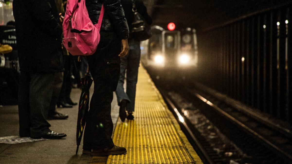 a fost la doi centimetri de moarte un pensionar de 88 de ani a scapat cu viata dupa ce a cazut pe